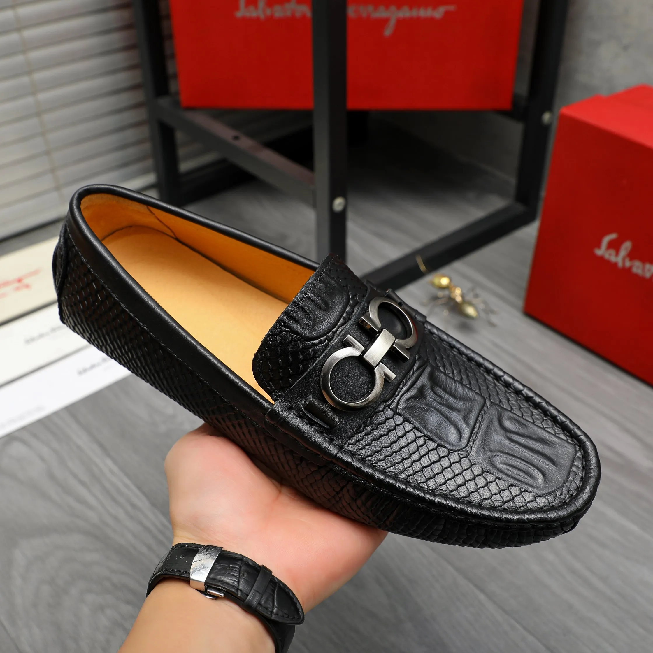 Men's shoes 💰p380 Product trademark: Ferragamo " Ferragamo ] Casual slip-on men's shoes Regular size: 38-45 Product material: Selected embossed cowhide upper, pigskin lining, rubber outsole